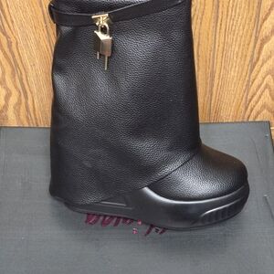 Liliana Black Heeled Boots with Gold Accent